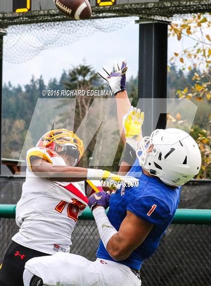 Thumbnail 2 in Eastside Catholic vs Kamiakin (WIAA 3A Semifinal Playoff) photogallery.
