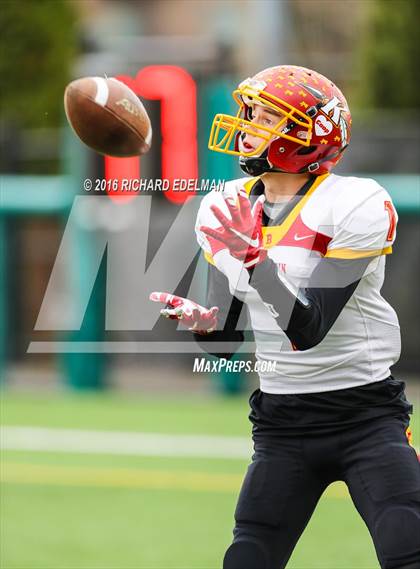Thumbnail 2 in Eastside Catholic vs Kamiakin (WIAA 3A Semifinal Playoff) photogallery.