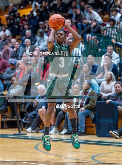 Thumbnail 3 in  Bay Shore vs William Floyd (NYSPHSAA Section XI Class AAA Semifinals) photogallery.