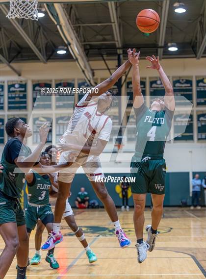 Thumbnail 1 in  Bay Shore vs William Floyd (NYSPHSAA Section XI Class AAA Semifinals) photogallery.