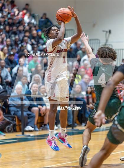 Thumbnail 1 in  Bay Shore vs William Floyd (NYSPHSAA Section XI Class AAA Semifinals) photogallery.
