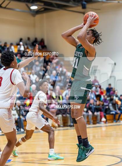 Thumbnail 3 in  Bay Shore vs William Floyd (NYSPHSAA Section XI Class AAA Semifinals) photogallery.