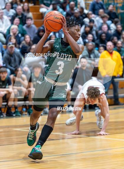 Thumbnail 2 in  Bay Shore vs William Floyd (NYSPHSAA Section XI Class AAA Semifinals) photogallery.