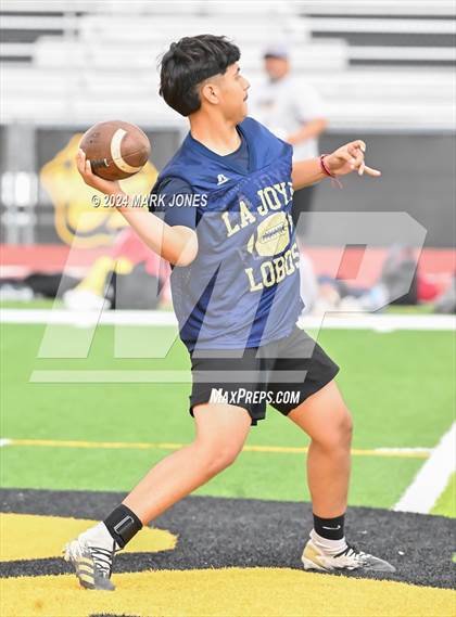 Thumbnail 3 in La Joya Community vs. Bourgade Catholic (Goldwater 7 on 7 Tournament) photogallery.