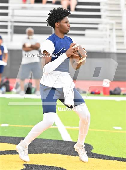 Thumbnail 2 in La Joya Community vs. Bourgade Catholic (Goldwater 7 on 7 Tournament) photogallery.