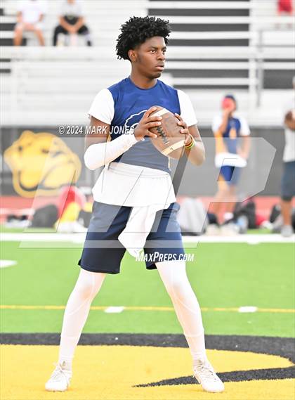 Thumbnail 1 in La Joya Community vs. Bourgade Catholic (Goldwater 7 on 7 Tournament) photogallery.