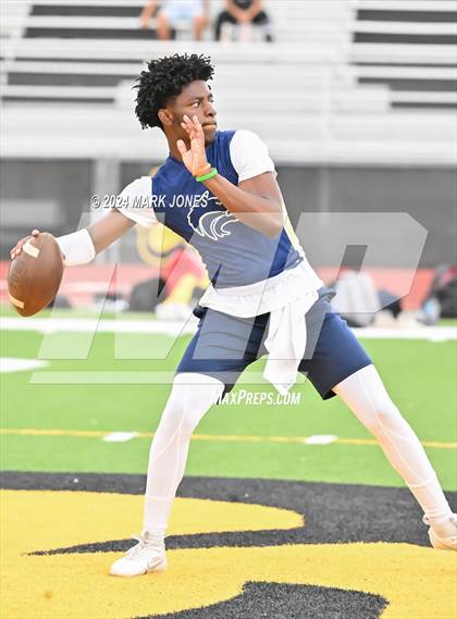 Thumbnail 3 in La Joya Community vs. Bourgade Catholic (Goldwater 7 on 7 Tournament) photogallery.