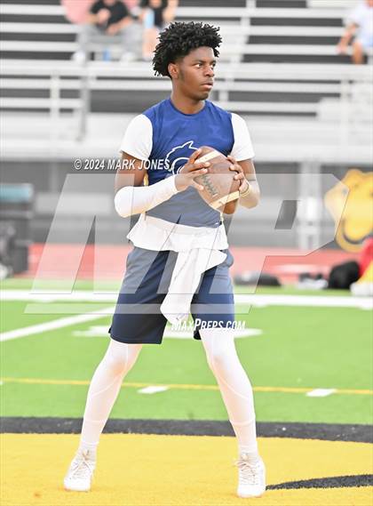 Thumbnail 2 in La Joya Community vs. Bourgade Catholic (Goldwater 7 on 7 Tournament) photogallery.