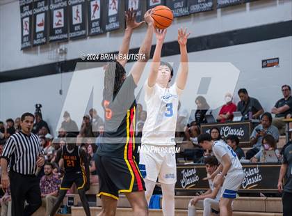 Thumbnail 2 in Punahou vs Oak Hill Academy (Iolani Classic) photogallery.