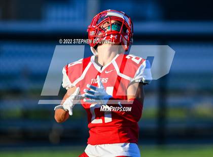 Thumbnail 3 in Lovejoy @ Terrell photogallery.
