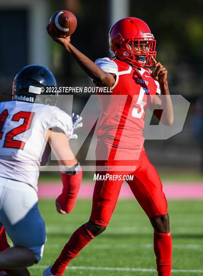 Thumbnail 3 in Lovejoy @ Terrell photogallery.