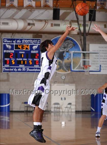 Thumbnail 3 in Carlsbad vs Ponderosa (MaxPreps Holiday Classic) photogallery.
