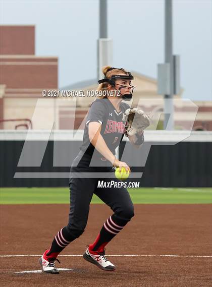 Thumbnail 1 in Lovejoy vs. Wakeland (UIL 5A Bi-District Playoff) photogallery.