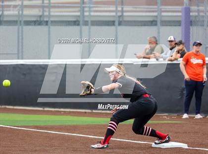 Thumbnail 2 in Lovejoy vs. Wakeland (UIL 5A Bi-District Playoff) photogallery.