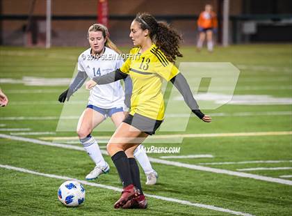 Thumbnail 3 in Bellarmine Prep vs. Inglemoor (WIAA 4A First Round) photogallery.