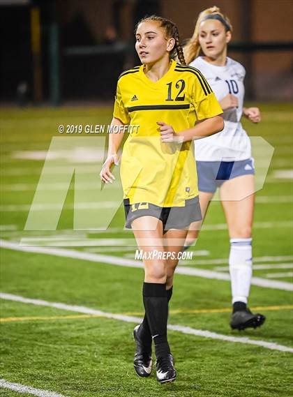 Thumbnail 2 in Bellarmine Prep vs. Inglemoor (WIAA 4A First Round) photogallery.
