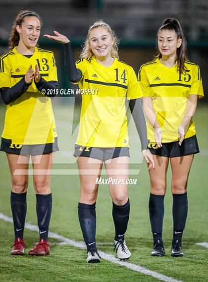 Thumbnail 1 in Bellarmine Prep vs. Inglemoor (WIAA 4A First Round) photogallery.