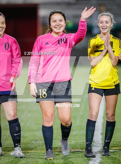 Thumbnail 3 in Bellarmine Prep vs. Inglemoor (WIAA 4A First Round) photogallery.