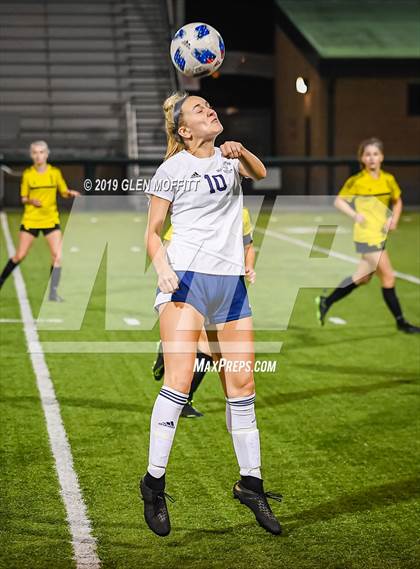 Thumbnail 2 in Bellarmine Prep vs. Inglemoor (WIAA 4A First Round) photogallery.