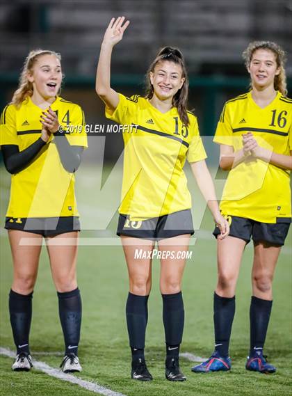 Thumbnail 2 in Bellarmine Prep vs. Inglemoor (WIAA 4A First Round) photogallery.