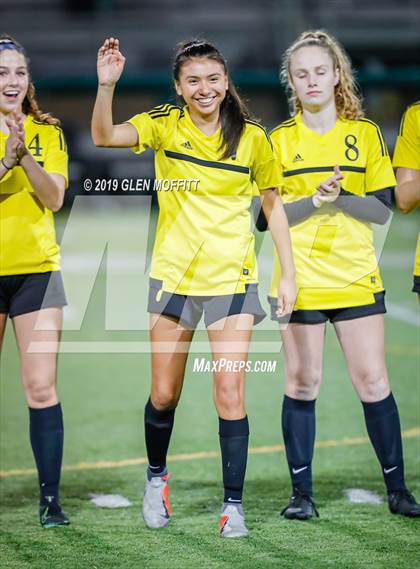Thumbnail 3 in Bellarmine Prep vs. Inglemoor (WIAA 4A First Round) photogallery.