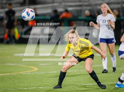 Thumbnail 2 in Bellarmine Prep vs. Inglemoor (WIAA 4A First Round) photogallery.
