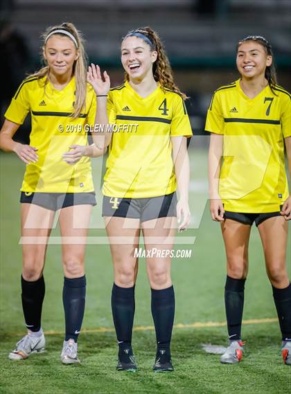 Thumbnail 1 in Bellarmine Prep vs. Inglemoor (WIAA 4A First Round) photogallery.