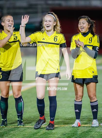 Thumbnail 2 in Bellarmine Prep vs. Inglemoor (WIAA 4A First Round) photogallery.