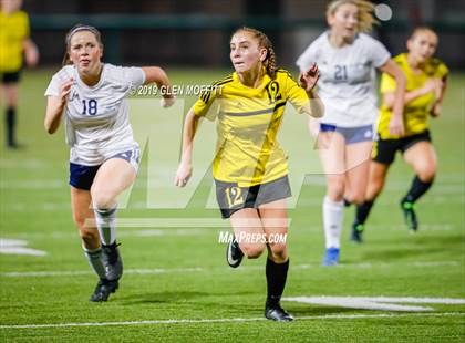 Thumbnail 2 in Bellarmine Prep vs. Inglemoor (WIAA 4A First Round) photogallery.
