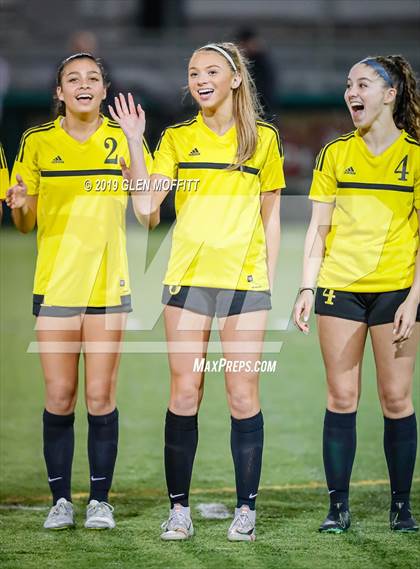 Thumbnail 3 in Bellarmine Prep vs. Inglemoor (WIAA 4A First Round) photogallery.