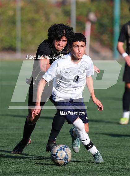 Thumbnail 2 in St. John Bosco vs. Laguna Hills (Hawks Invitational) photogallery.