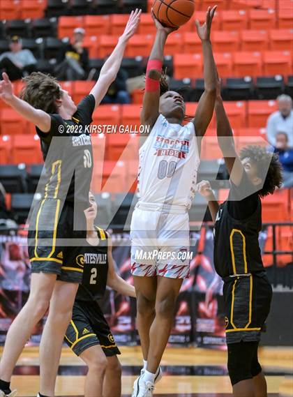 Thumbnail 2 in Hirschi vs. Gatesville (UIL 4A Bi-District Playoff) photogallery.