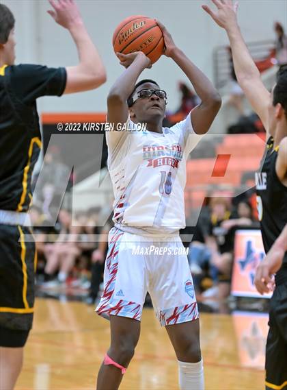 Thumbnail 2 in Hirschi vs. Gatesville (UIL 4A Bi-District Playoff) photogallery.