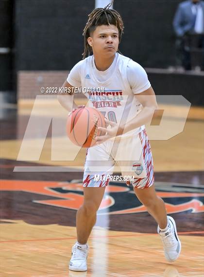 Thumbnail 2 in Hirschi vs. Gatesville (UIL 4A Bi-District Playoff) photogallery.