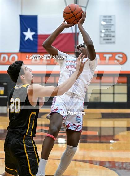 Thumbnail 1 in Hirschi vs. Gatesville (UIL 4A Bi-District Playoff) photogallery.