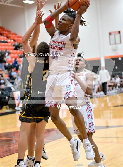 Thumbnail 2 in Hirschi vs. Gatesville (UIL 4A Bi-District Playoff) photogallery.