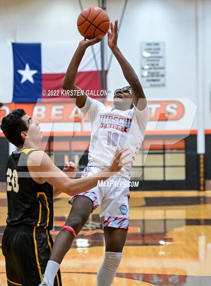 Thumbnail 3 in Hirschi vs. Gatesville (UIL 4A Bi-District Playoff) photogallery.