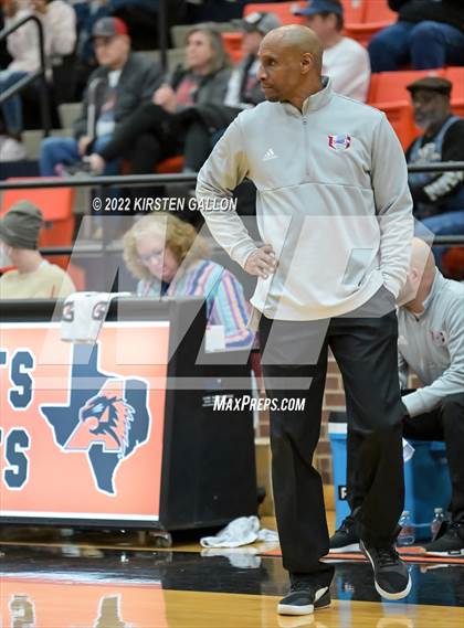 Thumbnail 3 in Hirschi vs. Gatesville (UIL 4A Bi-District Playoff) photogallery.