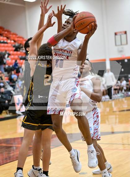 Thumbnail 3 in Hirschi vs. Gatesville (UIL 4A Bi-District Playoff) photogallery.