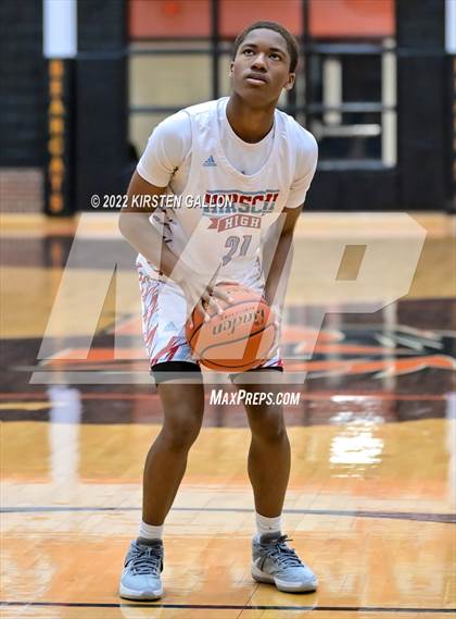 Thumbnail 2 in Hirschi vs. Gatesville (UIL 4A Bi-District Playoff) photogallery.