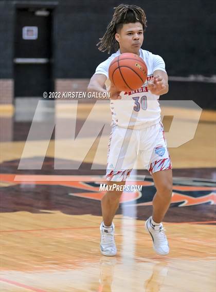 Thumbnail 3 in Hirschi vs. Gatesville (UIL 4A Bi-District Playoff) photogallery.