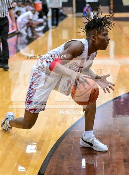 Thumbnail 2 in Hirschi vs. Gatesville (UIL 4A Bi-District Playoff) photogallery.