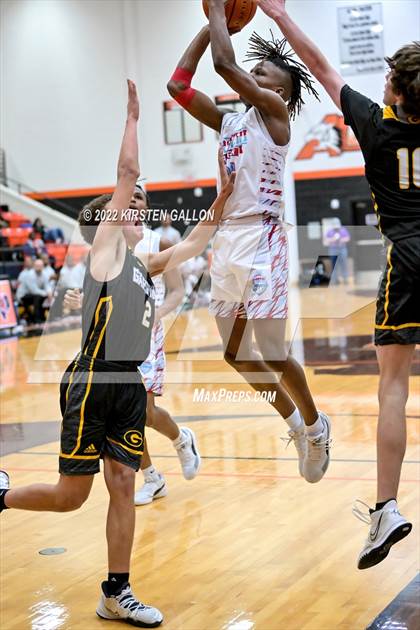 Thumbnail 3 in Hirschi vs. Gatesville (UIL 4A Bi-District Playoff) photogallery.