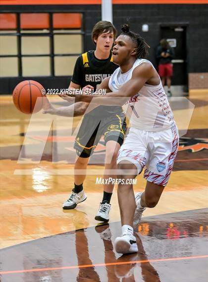 Thumbnail 1 in Hirschi vs. Gatesville (UIL 4A Bi-District Playoff) photogallery.