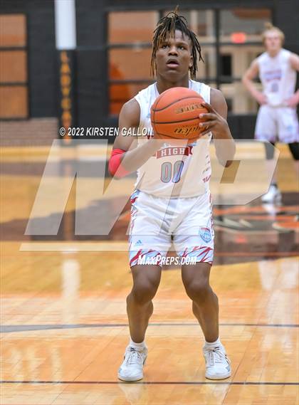 Thumbnail 2 in Hirschi vs. Gatesville (UIL 4A Bi-District Playoff) photogallery.