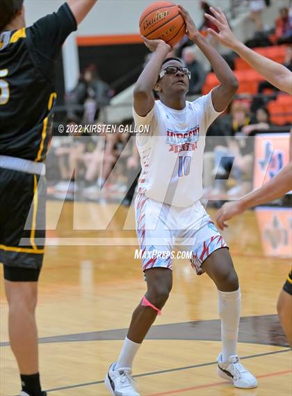 Thumbnail 1 in Hirschi vs. Gatesville (UIL 4A Bi-District Playoff) photogallery.