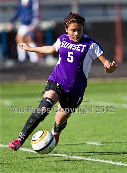 Thumbnail 1 in South Grand Prairie vs. Sunset (Emily Hunter Fish Bowl Tournament) photogallery.