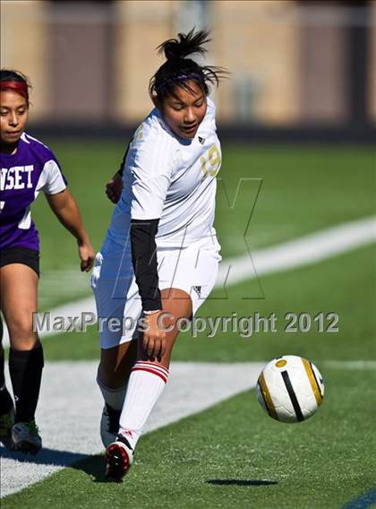 Thumbnail 3 in South Grand Prairie vs. Sunset (Emily Hunter Fish Bowl Tournament) photogallery.