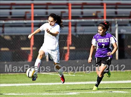 Thumbnail 3 in South Grand Prairie vs. Sunset (Emily Hunter Fish Bowl Tournament) photogallery.