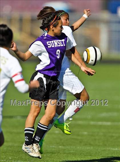 Thumbnail 2 in South Grand Prairie vs. Sunset (Emily Hunter Fish Bowl Tournament) photogallery.